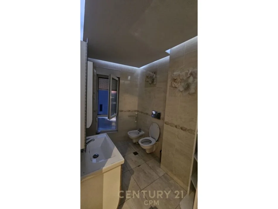 Tirane, shitet apartament 2+1 Kati 9, 93 m² 245.000 € (21 dhjetori)