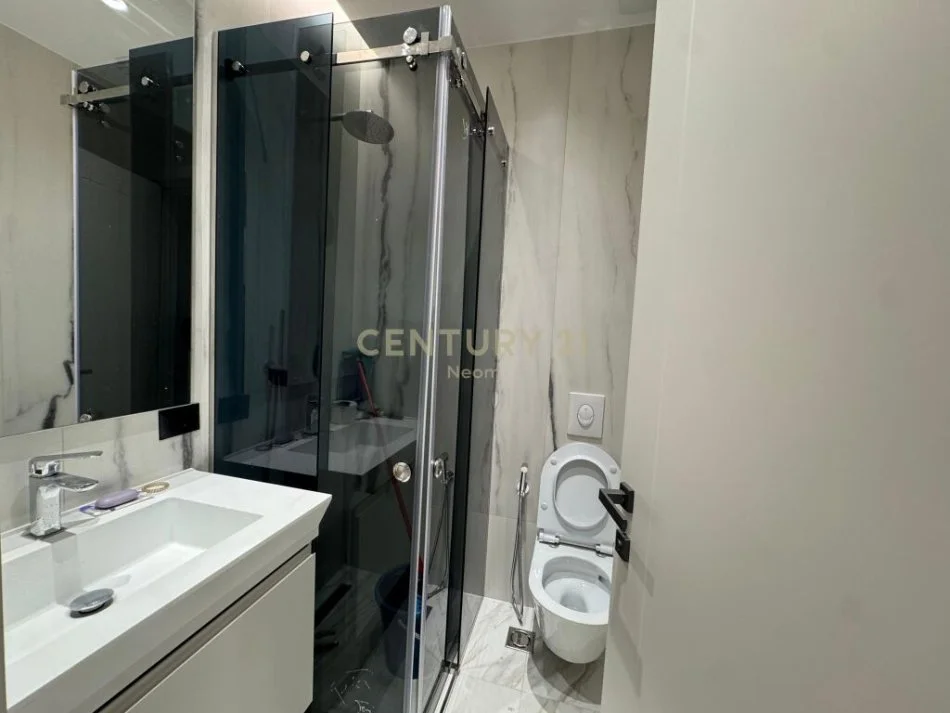 Tirane, jepet me qera apartament 2+1+Aneks+Ballkon Kati 2, 101 m² 850 € (Neom108204)