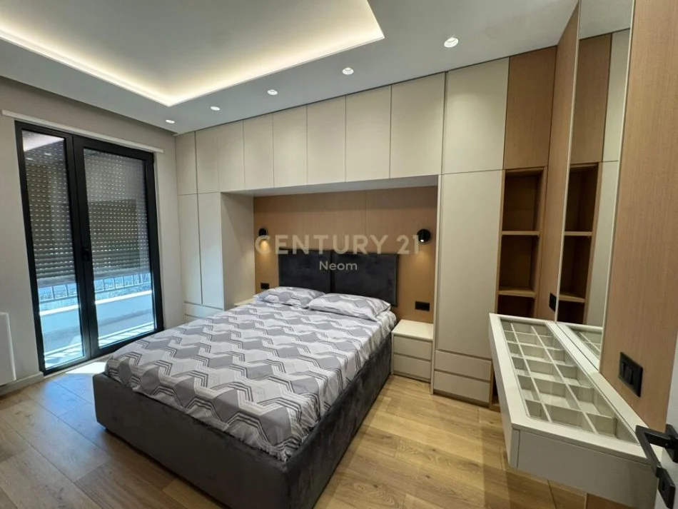 Tirane, jepet me qera apartament 2+1+Aneks+Ballkon Kati 2, 101 m² 850 € (Neom108204)