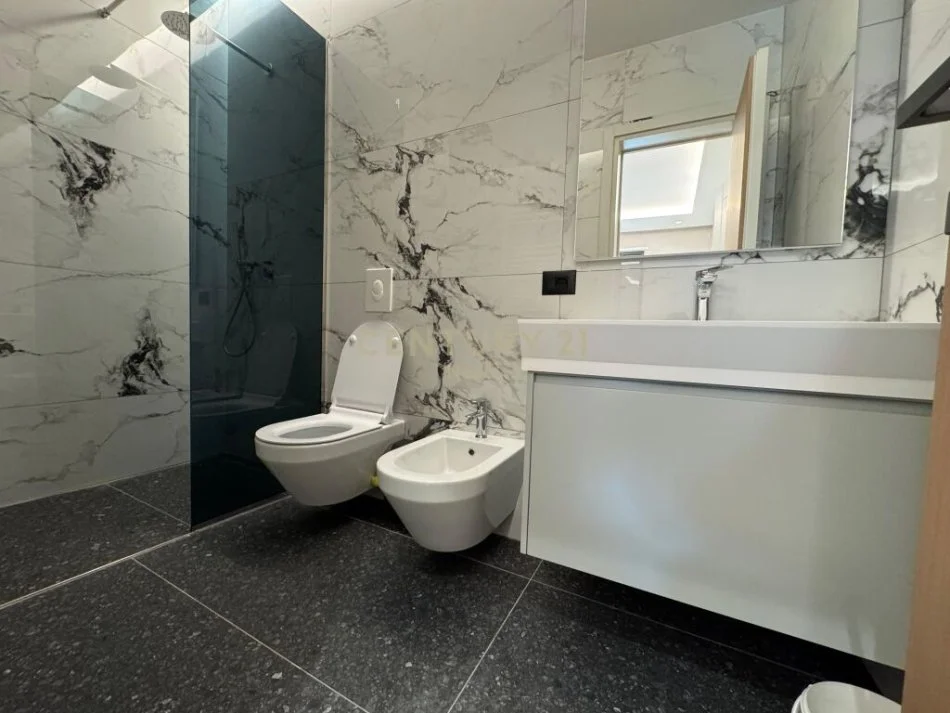 Tirane, jepet me qera apartament 2+1+Aneks+Ballkon Kati 2, 101 m² 850 € (Neom108204)