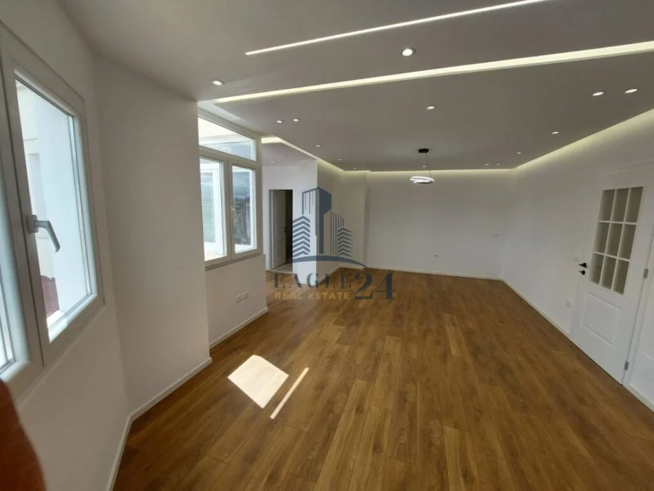 Tirane, shitet apartament 2+1 Kati 10, 100 m² 213.000 € (Rruga e Barrikadave)