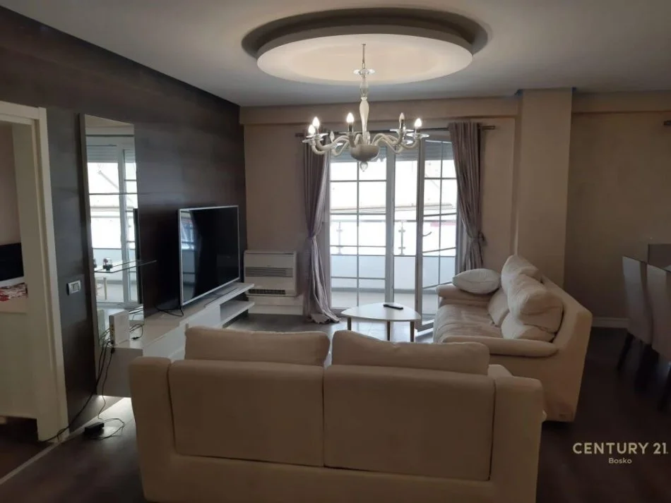 Tirane, jepet me qera apartament 3+1 Kati 5, 158 m² 550 € (Astir)