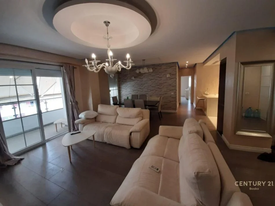 Tirane, jepet me qera apartament 3+1 Kati 5, 158 m² 550 € (Astir)