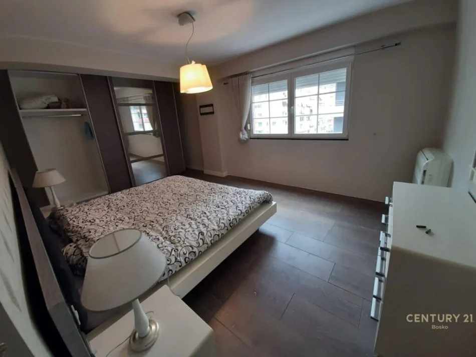 Tirane, jepet me qera apartament 3+1 Kati 5, 158 m² 550 € (Astir)