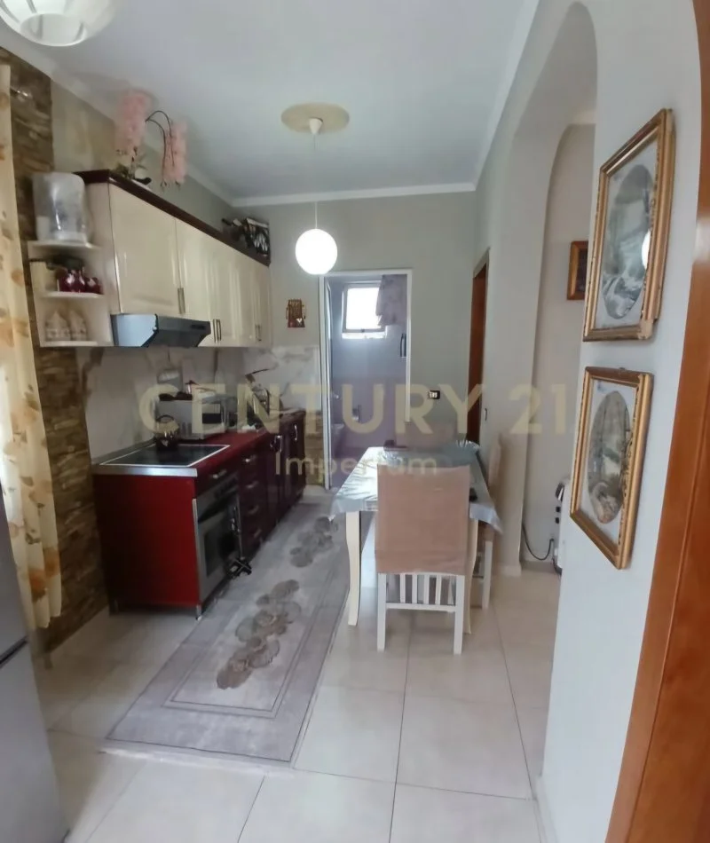 Tirane, shitet shtepi 2+1 Kati 1, 150 m² 120.000 € (Mezez)