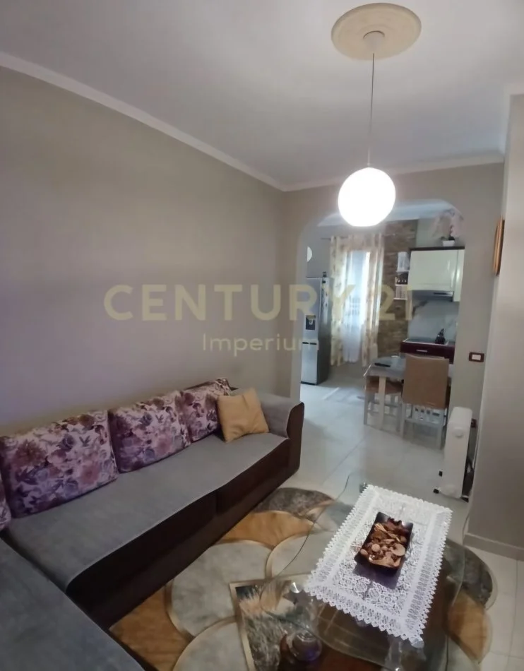 Tirane, shitet shtepi 2+1 Kati 1, 150 m² 120.000 € (Mezez)