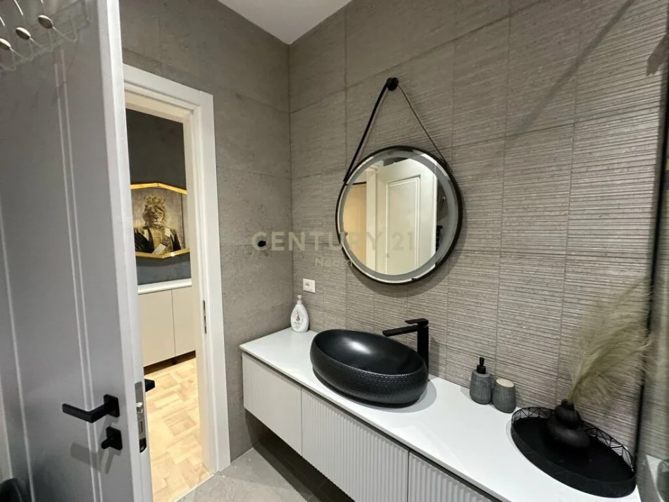 Tirane, jepet me qera apartament 1+1+Aneks+Ballkon Kati 2, 110 m² 1.200 € (Neom108355)