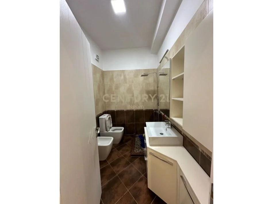 Tirane, shes 3+1 Kati 3, 114 m² 227.000 € (liqeni thate)