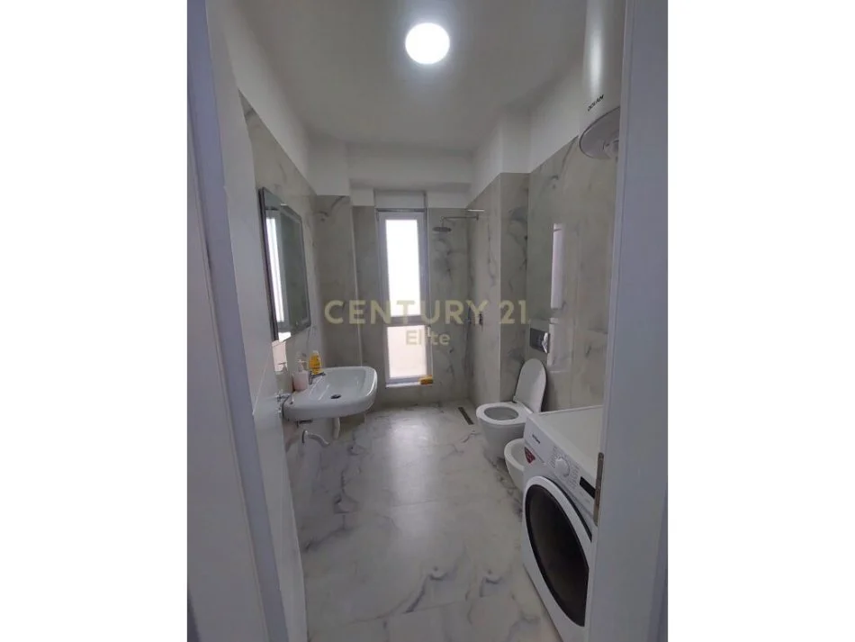 Tirane, jepet me qera apartament 1+1 Kati 10, 70 m² 500 € (Fusha Aviacionit)