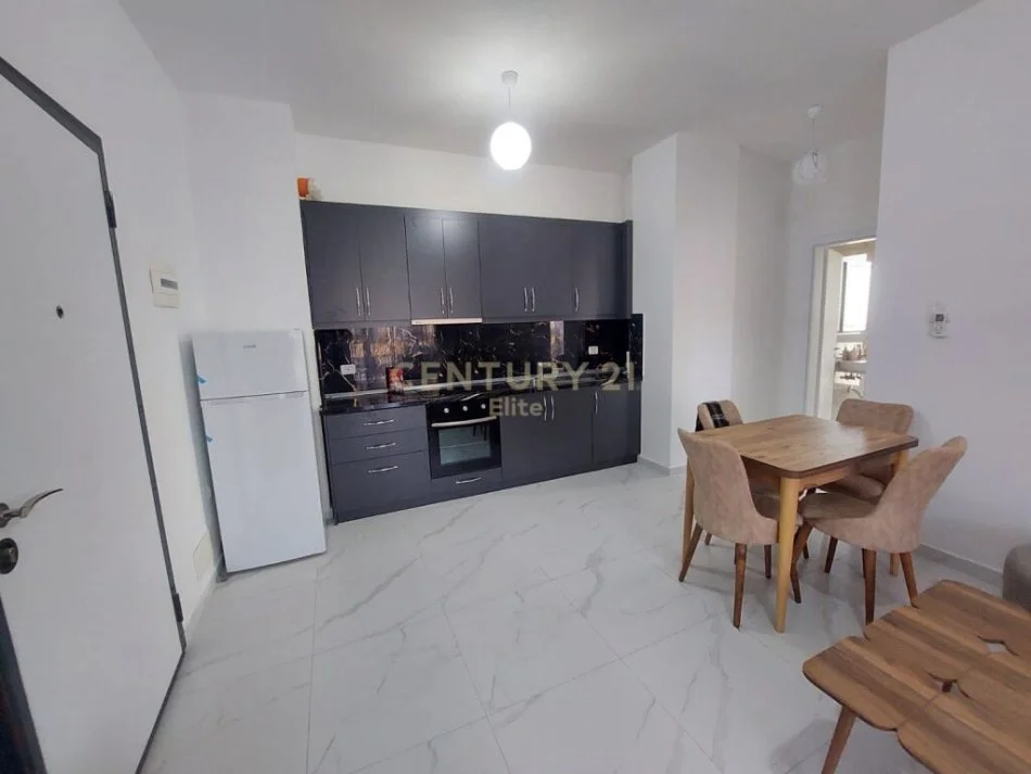 Tirane, jepet me qera apartament 1+1 Kati 10, 70 m² 500 € (Fusha Aviacionit)