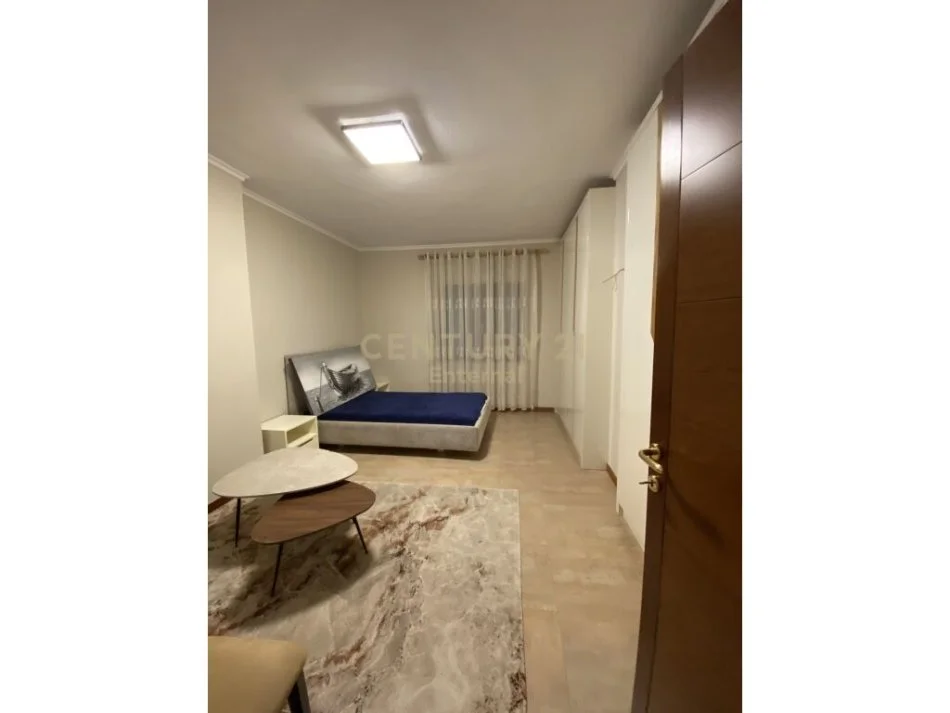 Tirane, jepet me qera apartament 3+1 Kati 4, 135 m² 1.000 € (Rruga Mine Peza)