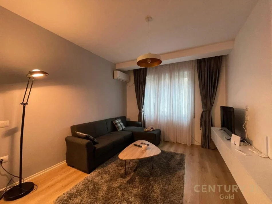Tirane, jepet me qera apartament 1+1+Ballkon Kati 2, 60 m² 550 € (5 Maji)