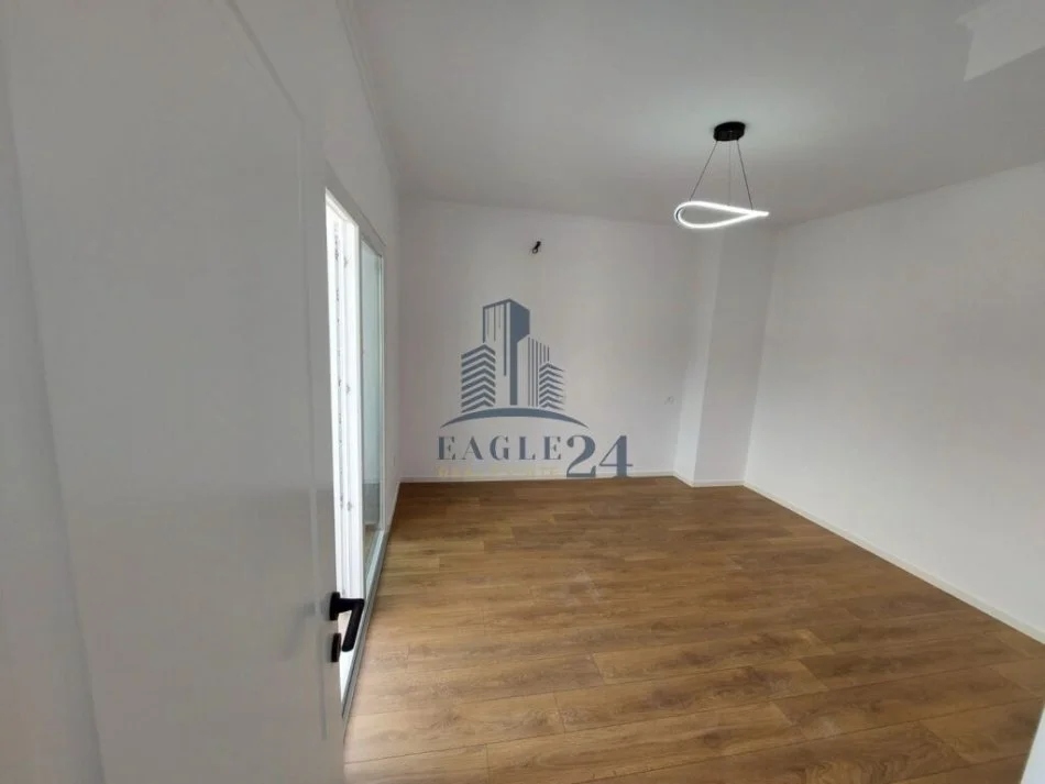Tirane, shitet apartament 2+1 Kati 10, 100 m² 213.000 € (Rruga e Barrikadave)