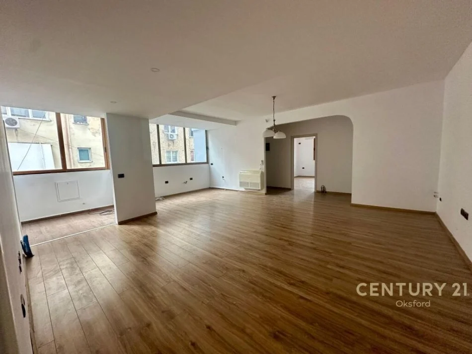 Tirane, shitet apartament 3+1+Aneks+Ballkon , 126 m² 250.000 € (Margarita Tutulani)