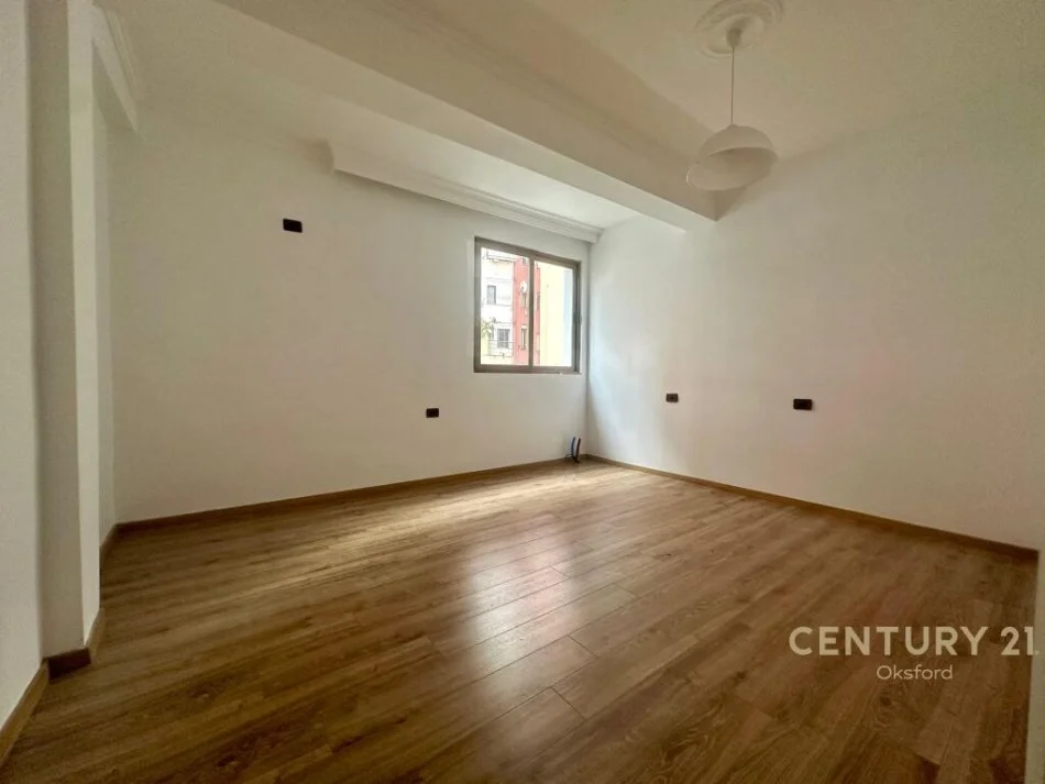 Tirane, shitet apartament 3+1+Aneks+Ballkon , 126 m² 250.000 € (Margarita Tutulani)