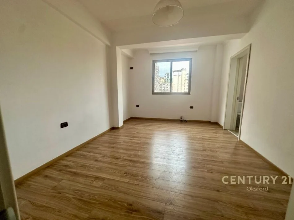 Tirane, shitet apartament 3+1+Aneks+Ballkon , 126 m² 250.000 € (Margarita Tutulani)