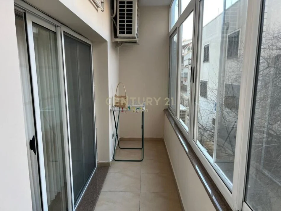 Tirane, jepet me qera apartament 2+1 Kati 2, 130 m² 750 € (Neom108594)