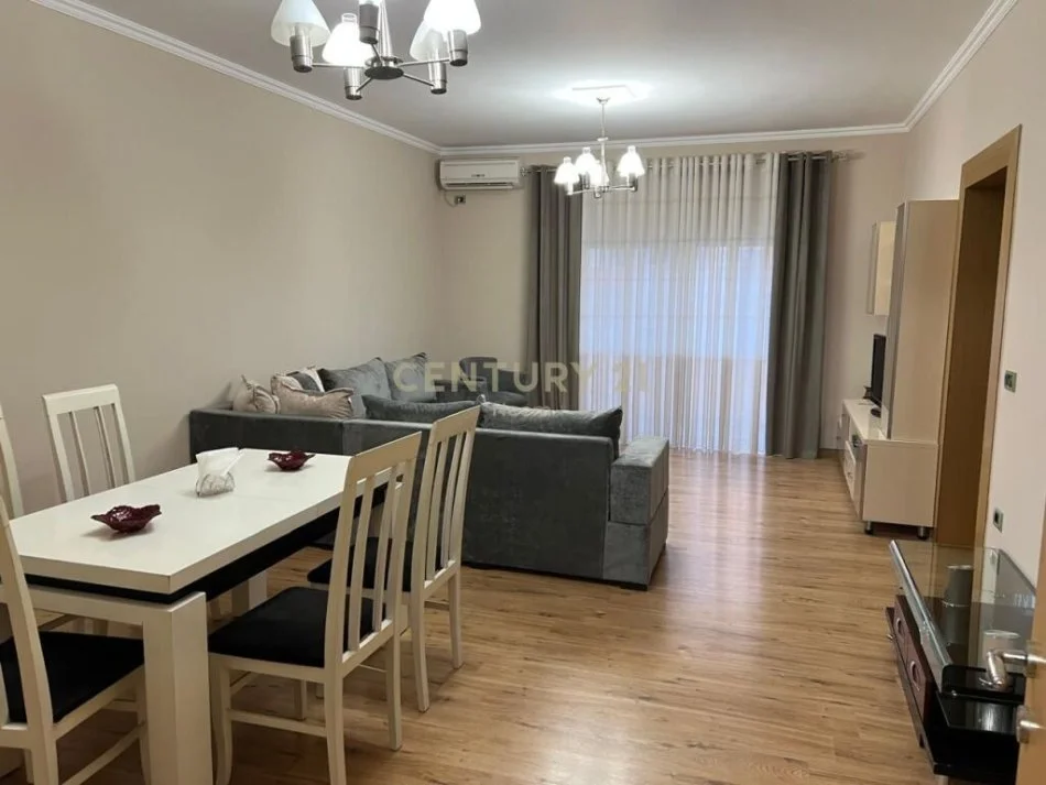 Tirane, jepet me qera apartament 2+1 Kati 2, 130 m² 750 € (Neom108594)