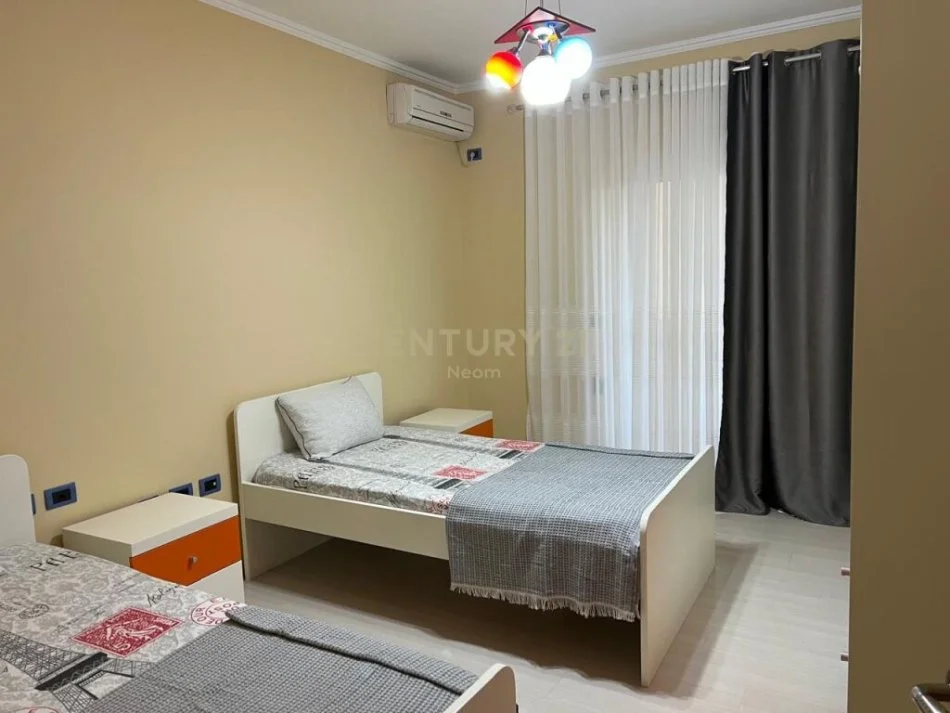Tirane, jepet me qera apartament 2+1 Kati 2, 130 m² 750 € (Neom108594)