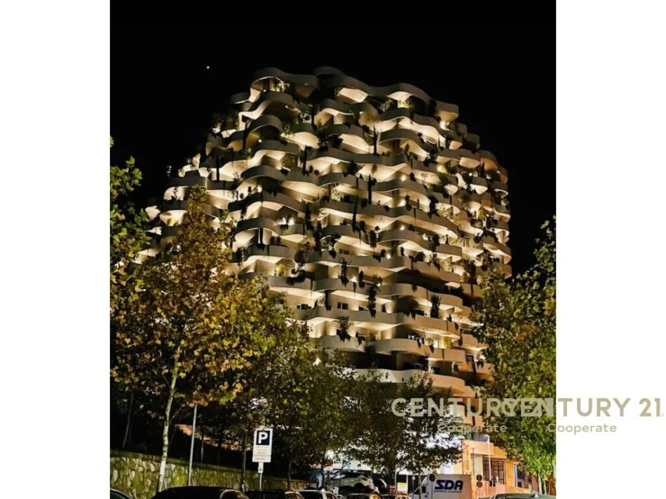 Tirane, shes apartament 3+1+2+ POST PARKIMI  , 264 m² 1.100.000 € (Lion Park, Rruga Elbasanit)