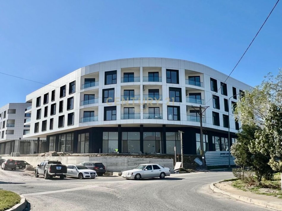 Tirane, shitet apartament 2+1 Kati 3, 118 m² 307.000 € (liqeni i thate)