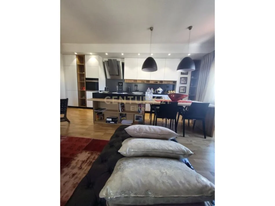 Tirane, jepet me qera apartament 2+1 Kati 8, 103 m² 1.200 € 