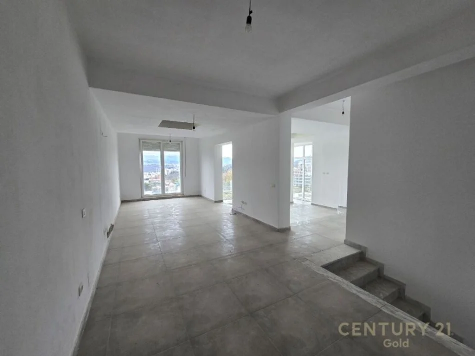 Tirane, shitet apartament 4+1+Ballkon , 350 m² 580.000 € (KODRA E DIELLIT 2)