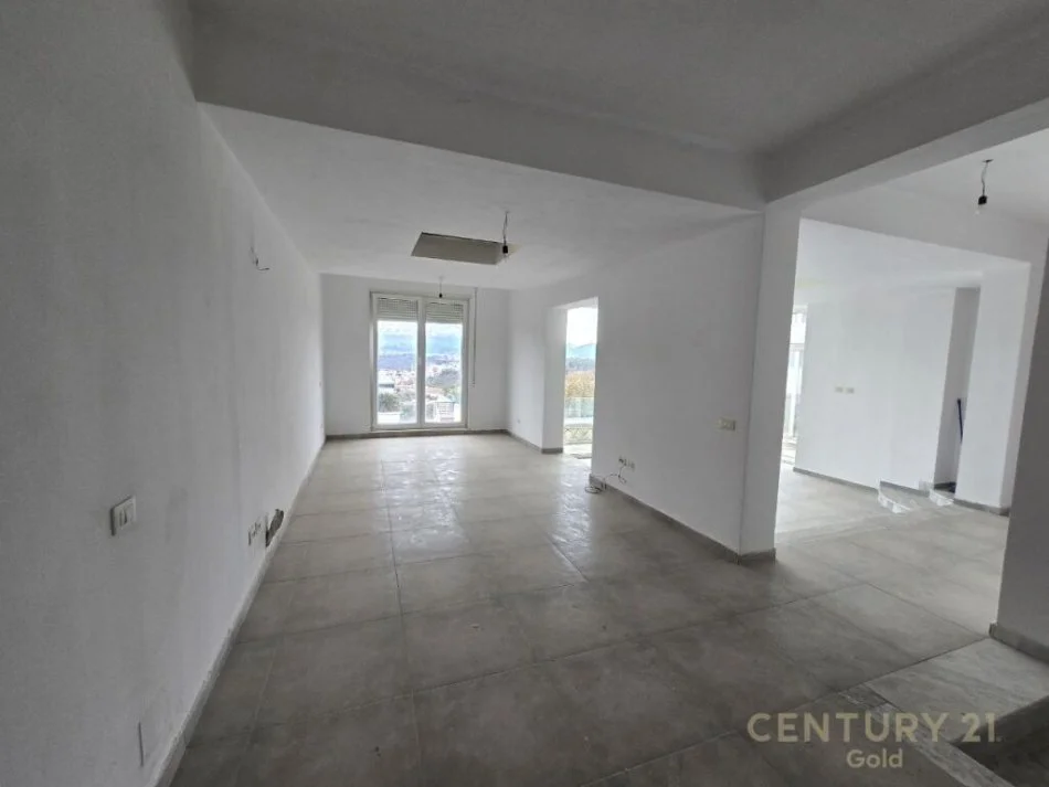 Tirane, shitet apartament 4+1+Ballkon , 350 m² 580.000 € (KODRA E DIELLIT 2)