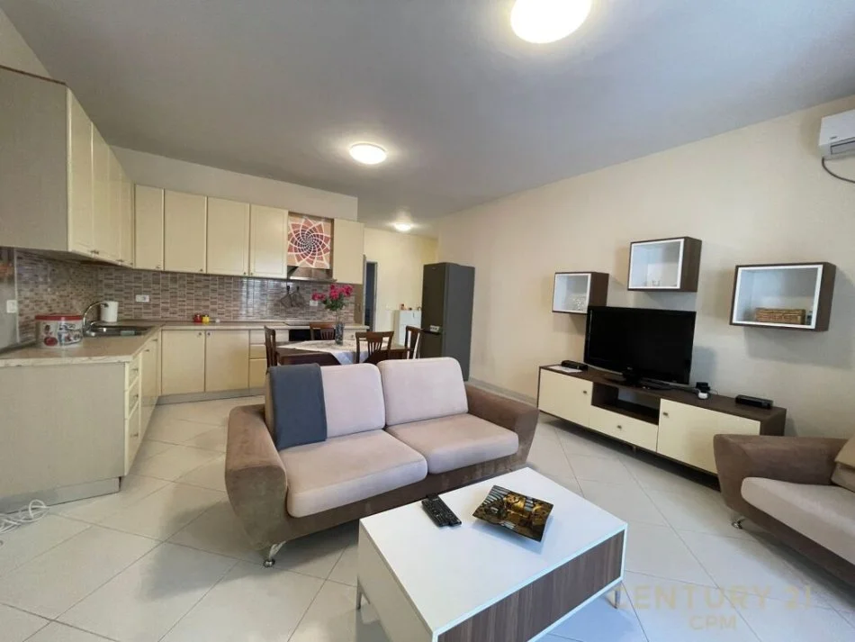 Tirane, jepet me qera 1+1 Kati 3, 70 m² 550 € (Kopshti Botanik)