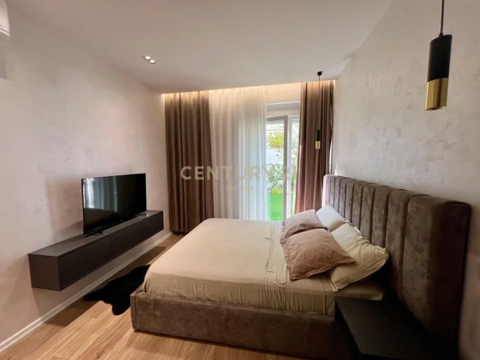 Tirane, jepet me qera apartament modern 2+1+2 me oborr te Liqeni i Thate, Kati 3, 100 m² 1.200 € (Neom108688)