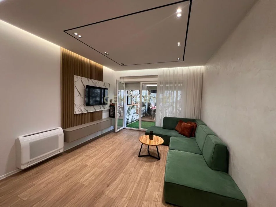 Tirane, jepet me qera apartament modern 2+1+2 me oborr te Liqeni i Thate, Kati 3, 100 m² 1.200 € (Neom108688)