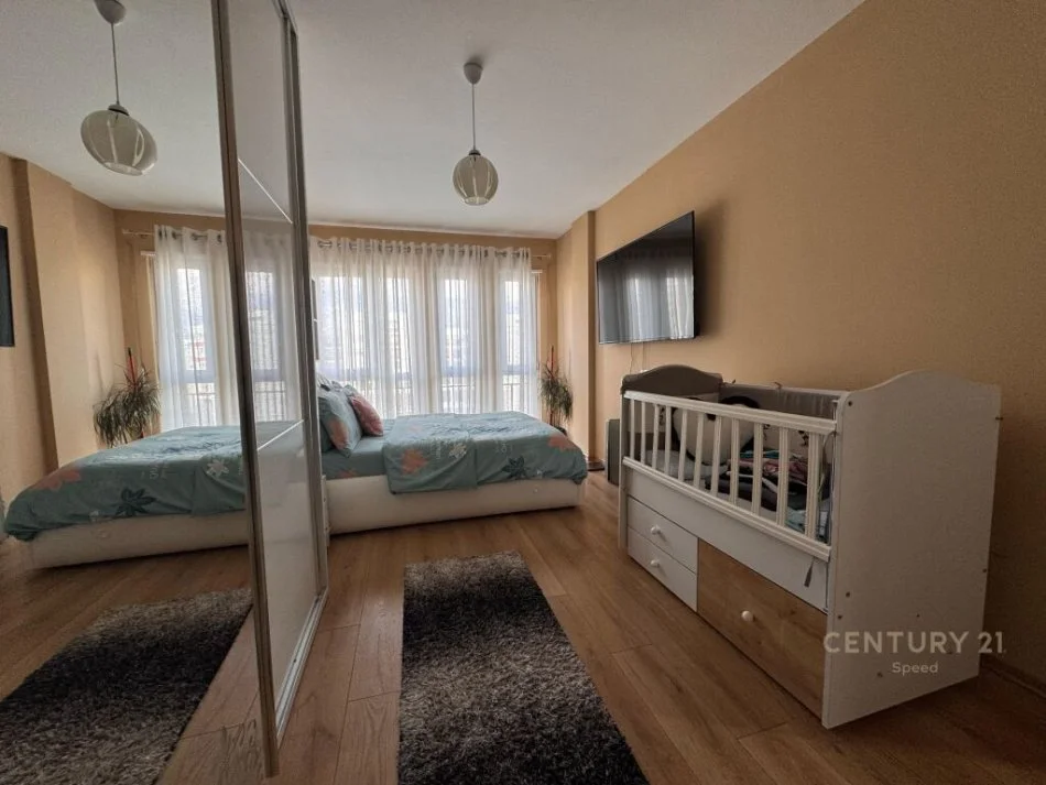 Tirane, jepet me qera apartament 2+1 Kati 6, 87 m² 650 € (Rruga 5 Maji)