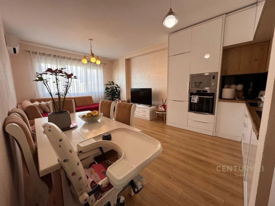 Tirane, jepet me qera apartament 2+1 Kati 6, 87 m² 650 € (Rruga 5 Maji)