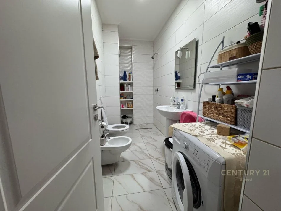Tirane, jepet me qera apartament 2+1 Kati 6, 87 m² 650 € (Rruga 5 Maji)