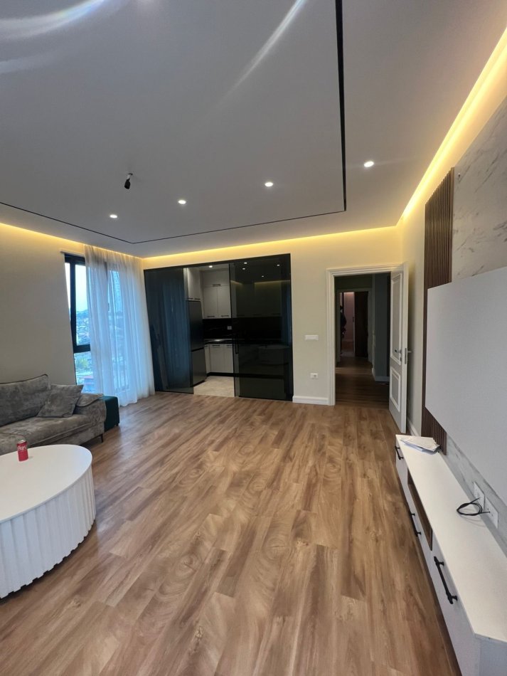Tirane, jepet me qera apartament 3+1 Kati 7, 140 m² 1.200 € (Rezidenca Erli)