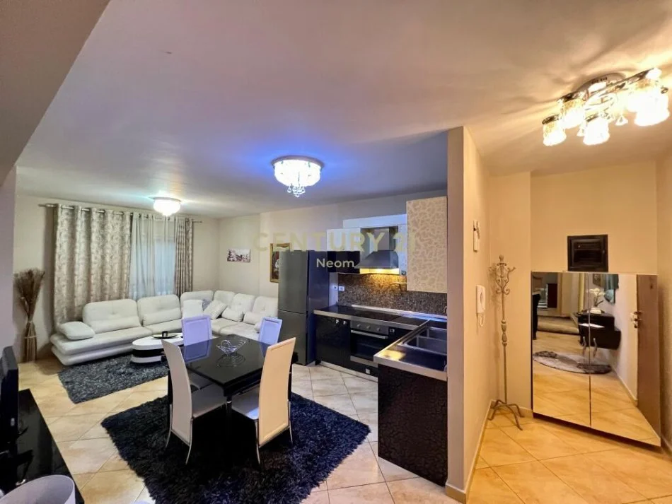 Tirane, jap me qera apartament 2+1 Kati 4, 100 m² 650 € (Neom108725)