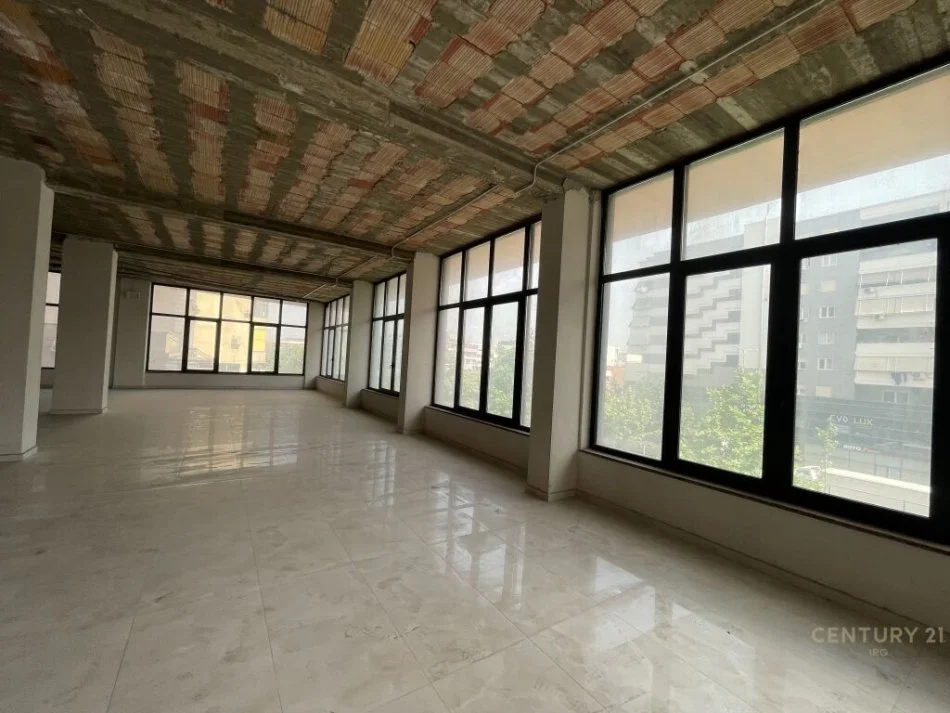 Tirane, jepet me qera ambjent biznesi Kati 3, 1.500 m² 12.500 € 