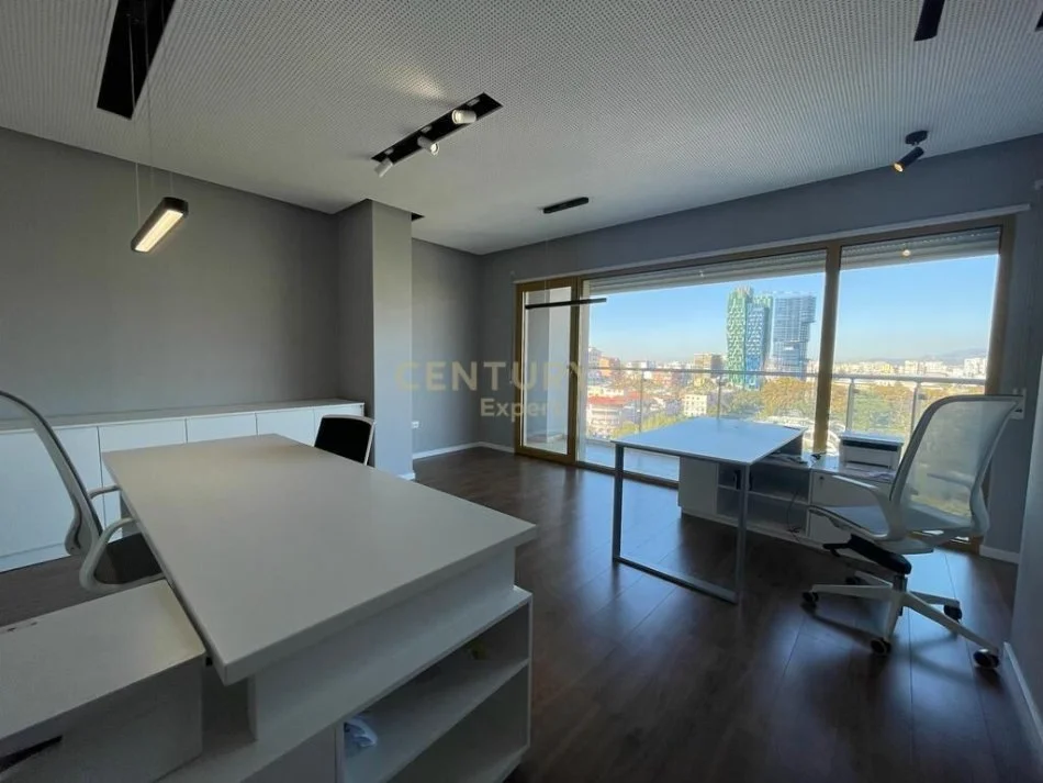 Tirane, jepet me qera zyre Kati 12, 167 m² 3.000 € (ISH BLLOKU)