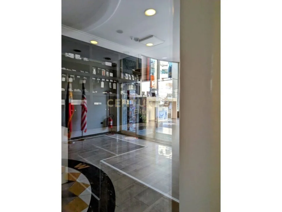 Tirane, jepet me qera ambjent biznesi Kati 0, 50 m² 1.950 € (Bllok)