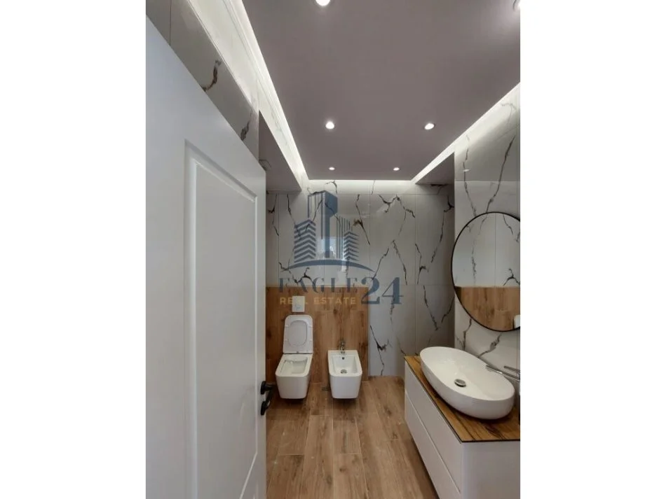 Tirane, shitet apartament 2+1 Kati 10, 100 m² 213.000 € (Rruga e Barrikadave)