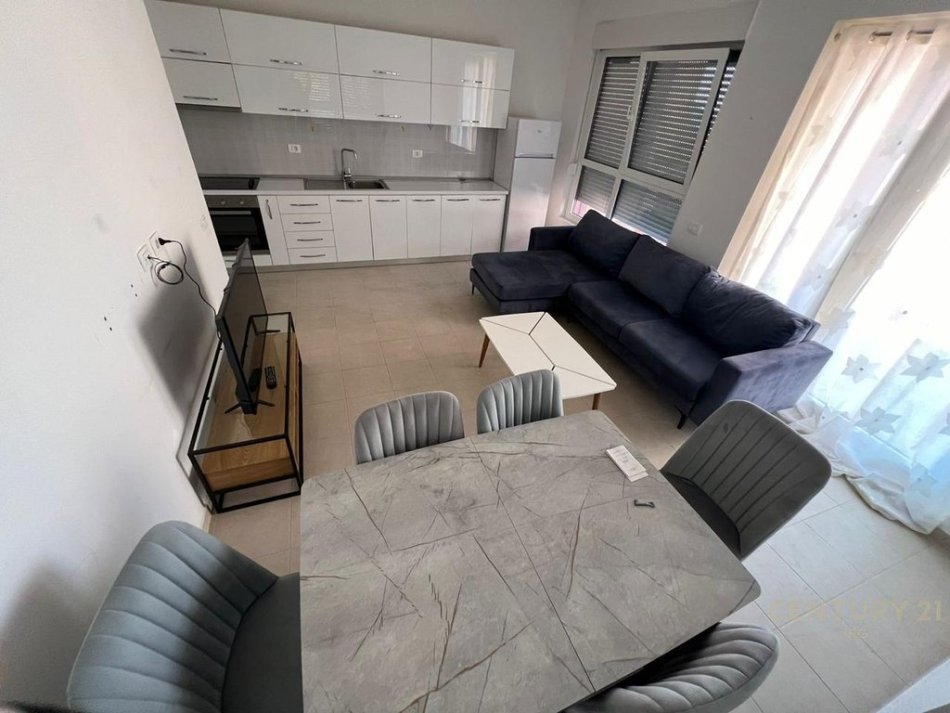 Tirane, jepet me qera apartament 2+1 Kati 5, 85 m² 500 € (Ali Demi)