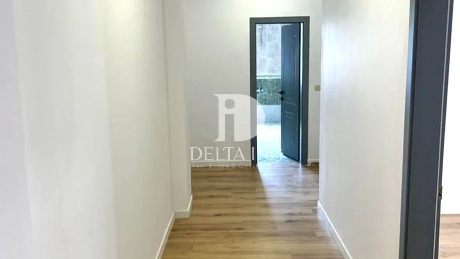 Tirane, jepet me qera ambjent biznesi Kati 4, 120 m² 1.200 € (Rruga Brigadave 8)