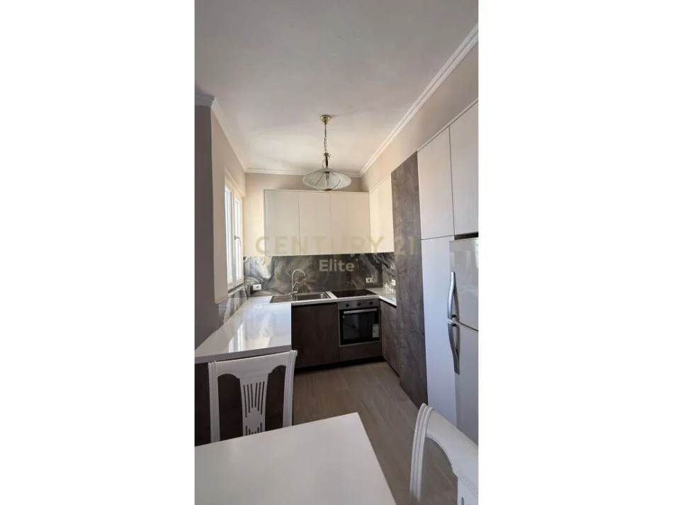 Tirane, jepet me qera apartament 1+1 Kati 8, 78 m² 700 € (Stadiumi Dinamo)