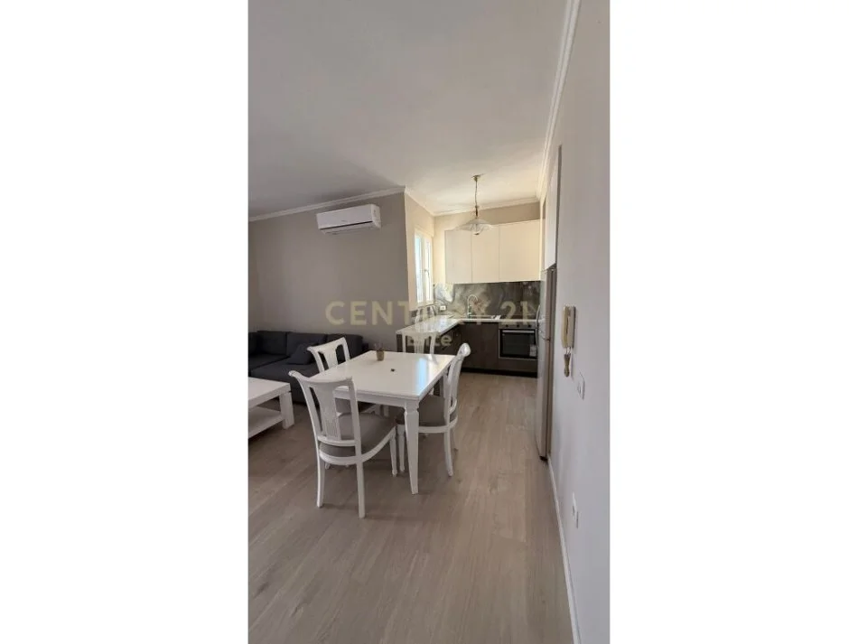 Tirane, jepet me qera apartament 1+1 Kati 8, 78 m² 700 € (Stadiumi Dinamo)
