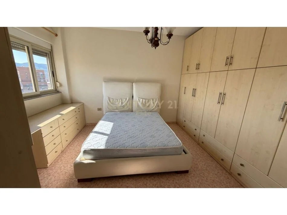 Tirane, jepet me qera apartament 1+1 Kati 8, 78 m² 700 € (Stadiumi Dinamo)