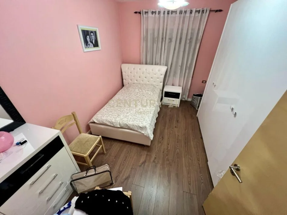 Tirane, jepet me qera apartament 3+1+Aneks+Ballkon Kati 4, 120 m² 580 € (selita)