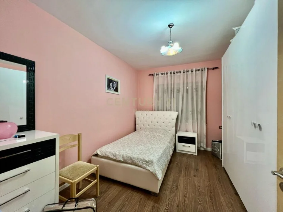 Tirane, jepet me qera apartament 3+1+Aneks+Ballkon Kati 4, 120 m² 580 € (Neom108830)