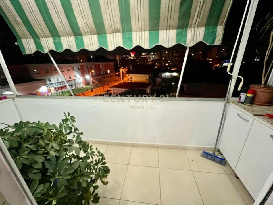 Tirane, jepet me qera apartament 3+1+Aneks+Ballkon Kati 4, 120 m² 580 € (selita)