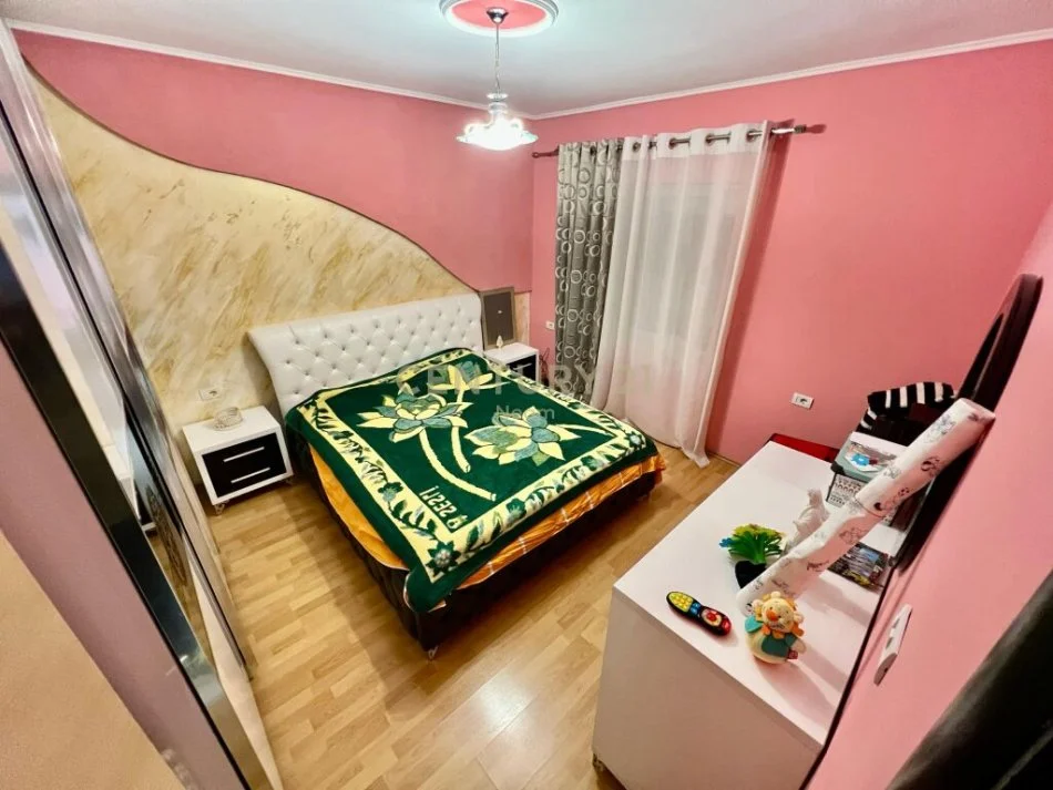 Tirane, jepet me qera apartament 3+1+Aneks+Ballkon Kati 4, 120 m² 580 € (Neom108830)