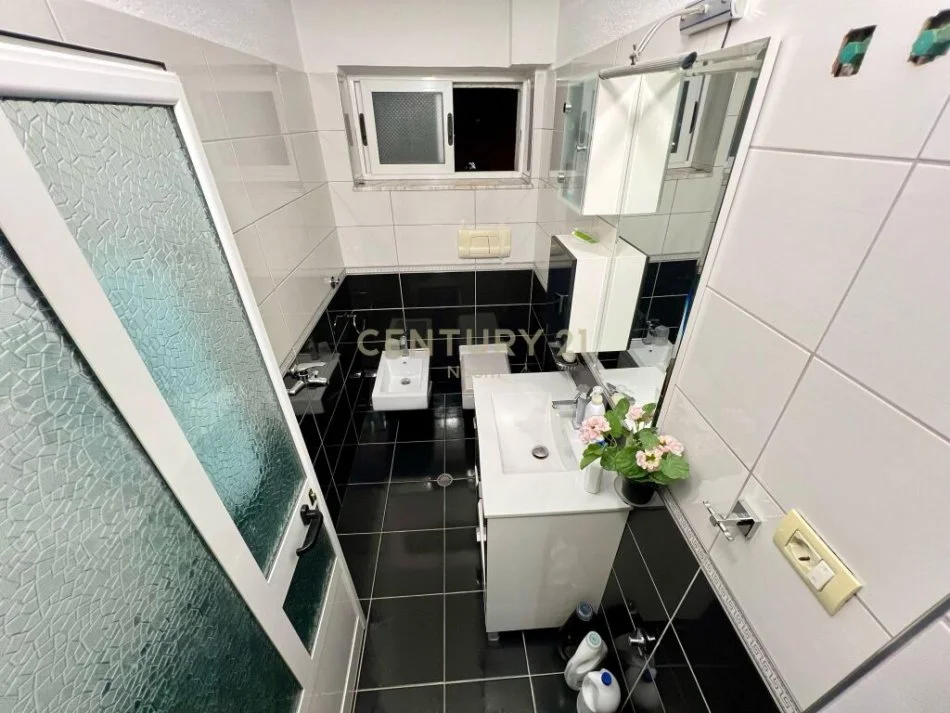 Tirane, jepet me qera apartament 3+1+Aneks+Ballkon Kati 4, 120 m² 580 € (selita)